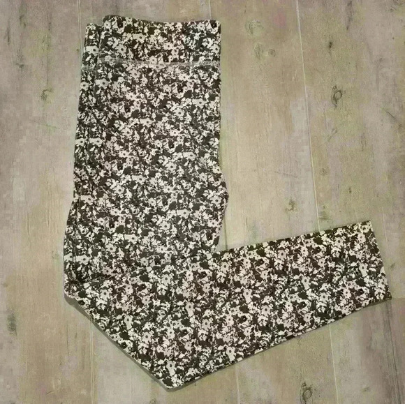 Aerie Floral Chill Play Leggings - Picture 9 of 10